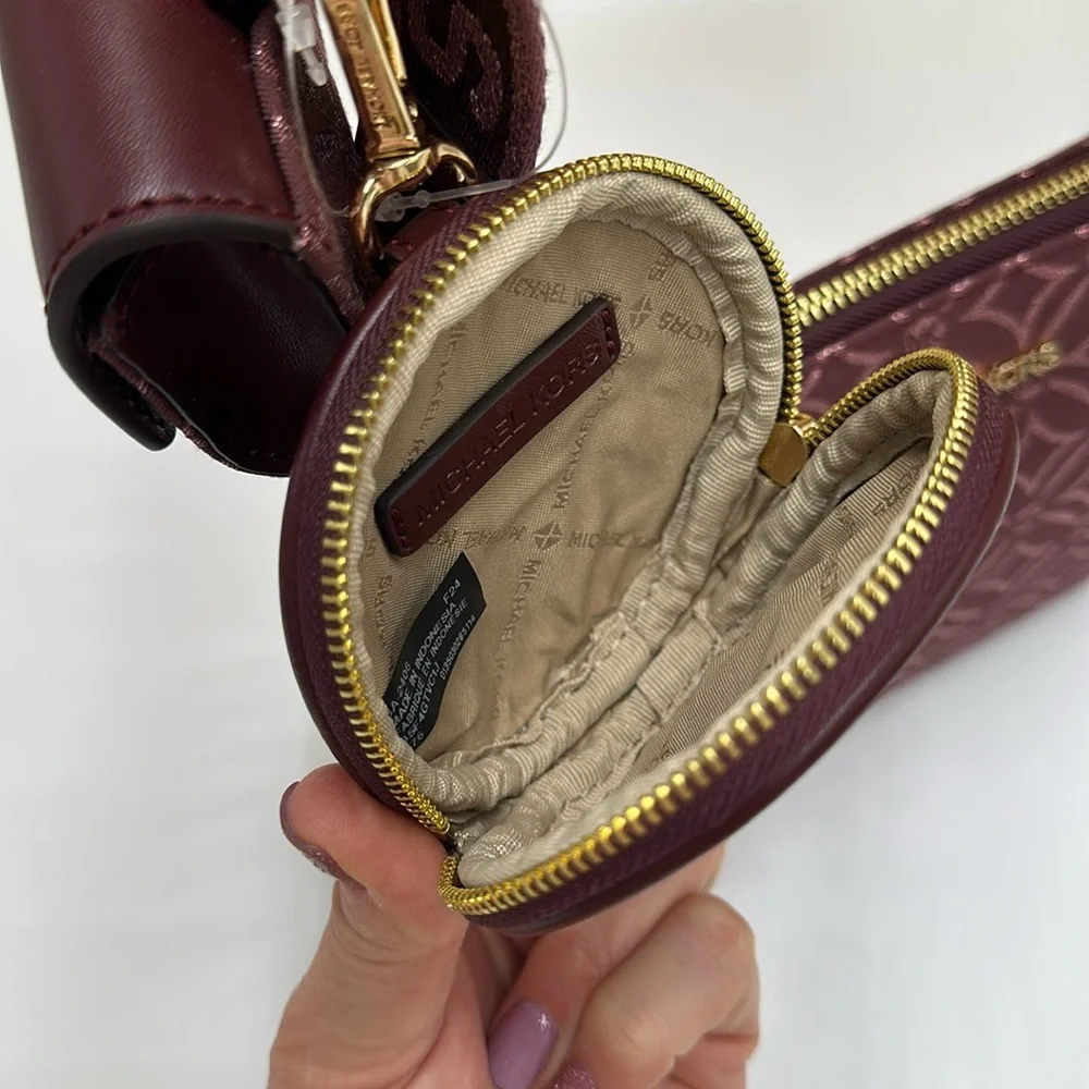 MICHAEL KORS Jet Set Travel Small Logo Jacquard Crossbody With Tech Attach
NWT - Picture 12 of 16